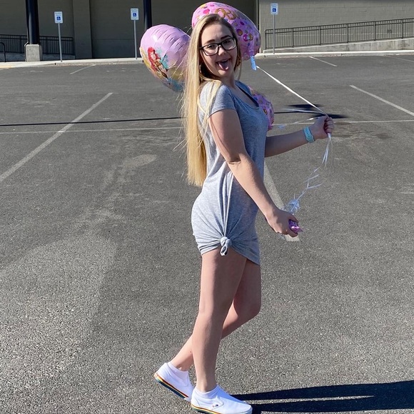 Meet your Posher, Quyncie - Picture 1 of 1